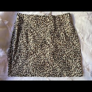 Cheetah mini skirt with small slit